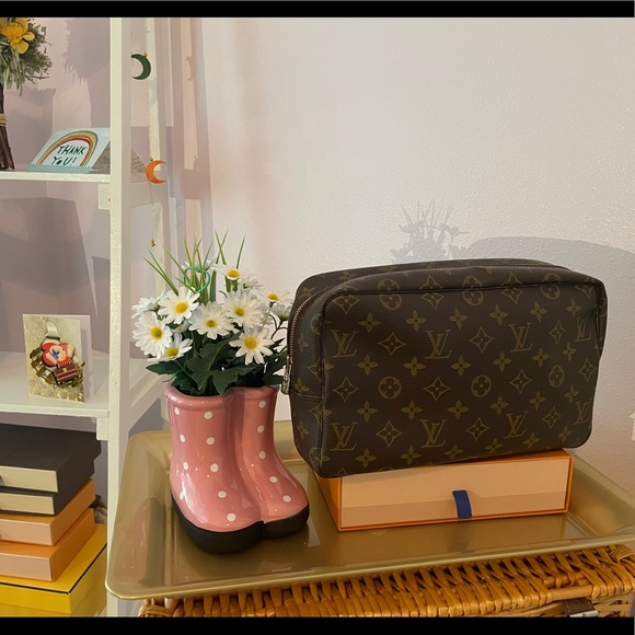 ❌SOLD❌Authentic Louis Vuitton Trousse 28 - Picture 4 of 16